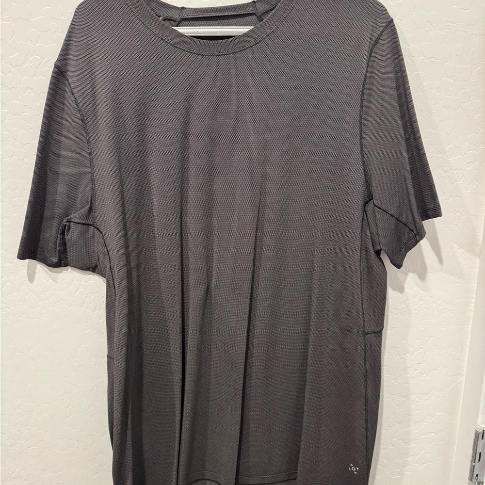 Men's Gray Lululemon T-Shirt